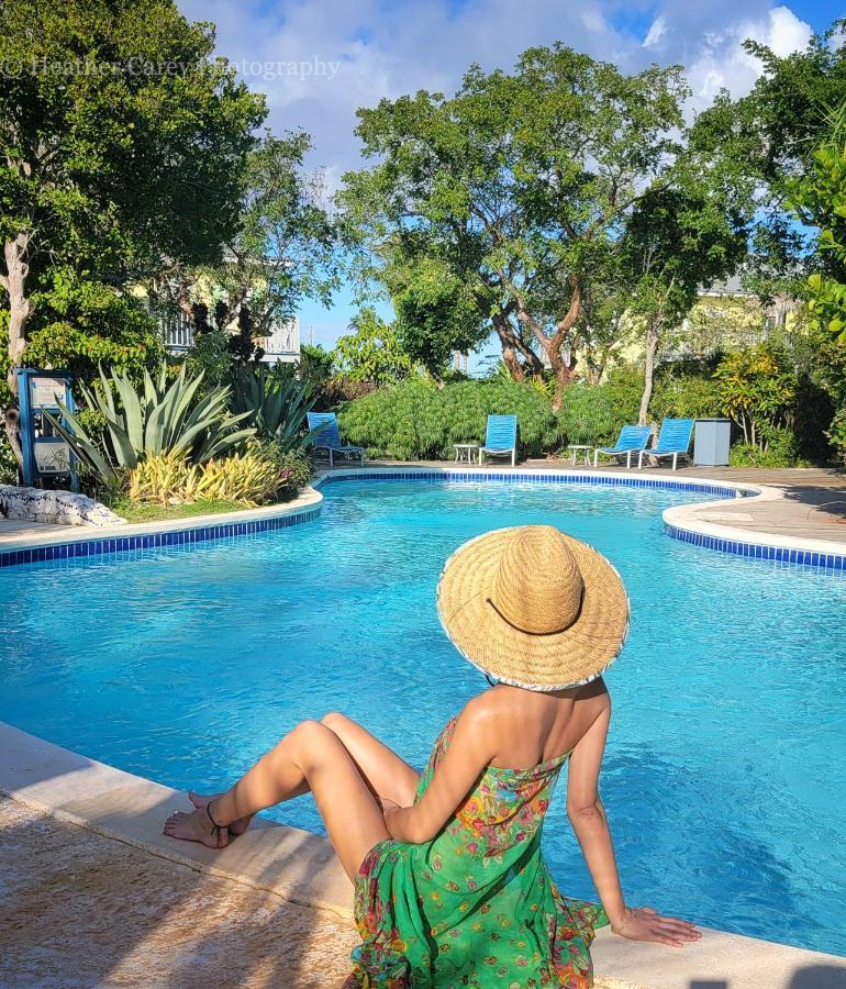 Aparthotel Pineapple Fields Governor's Harbour Esterno foto