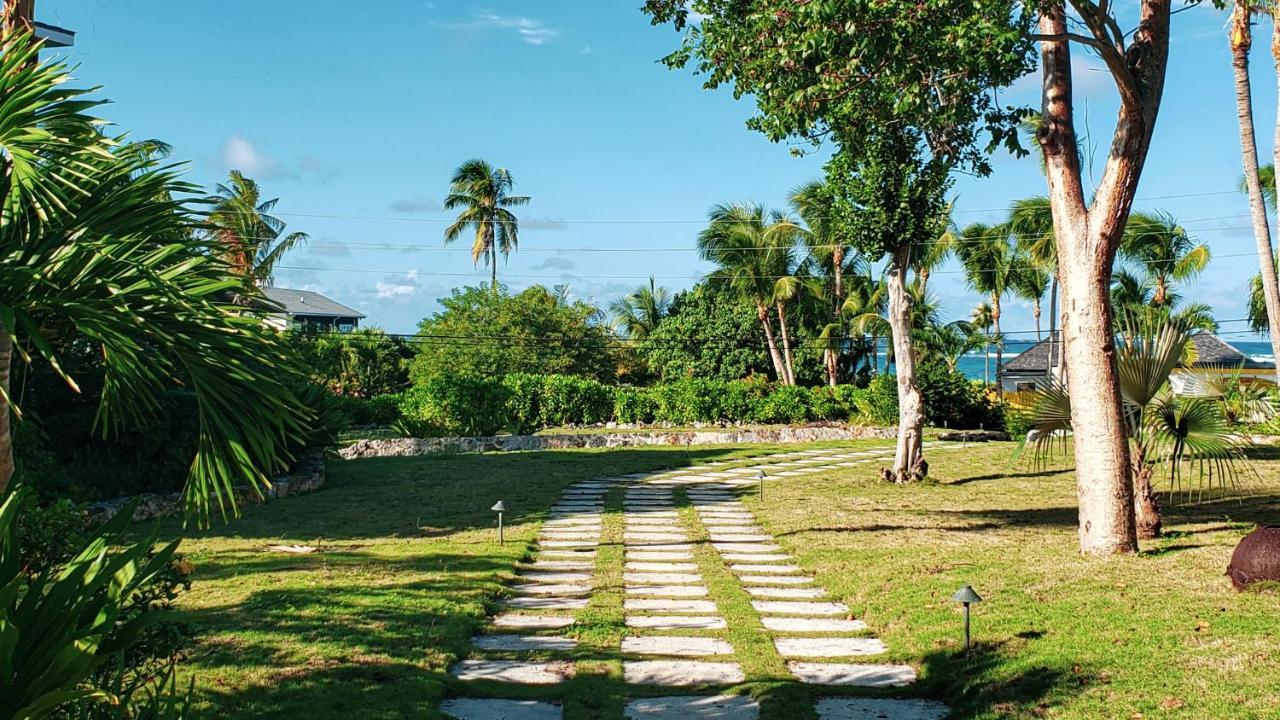 Aparthotel Pineapple Fields Governor's Harbour Esterno foto