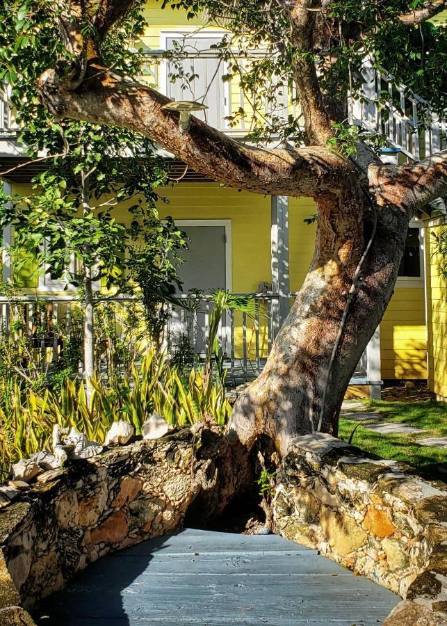 Aparthotel Pineapple Fields Governor's Harbour Esterno foto