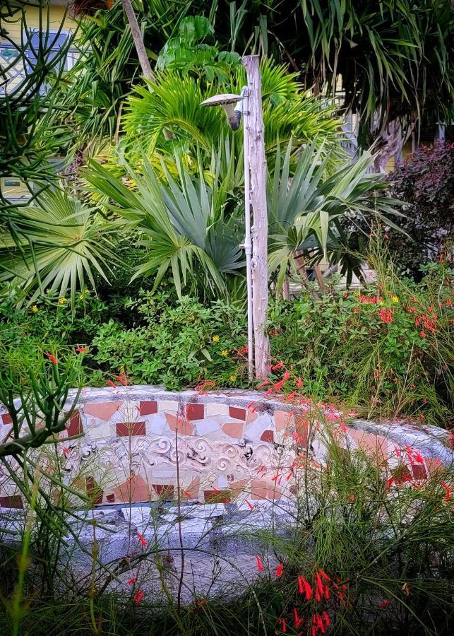 Aparthotel Pineapple Fields Governor's Harbour Esterno foto