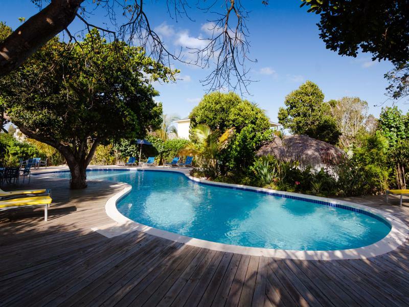 Aparthotel Pineapple Fields Governor's Harbour Esterno foto
